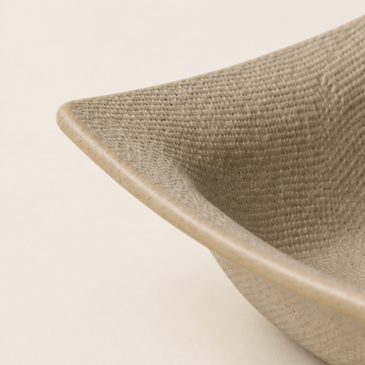 OrienX Plat carré — Sable tissé — détail du bord et de la texture tissée