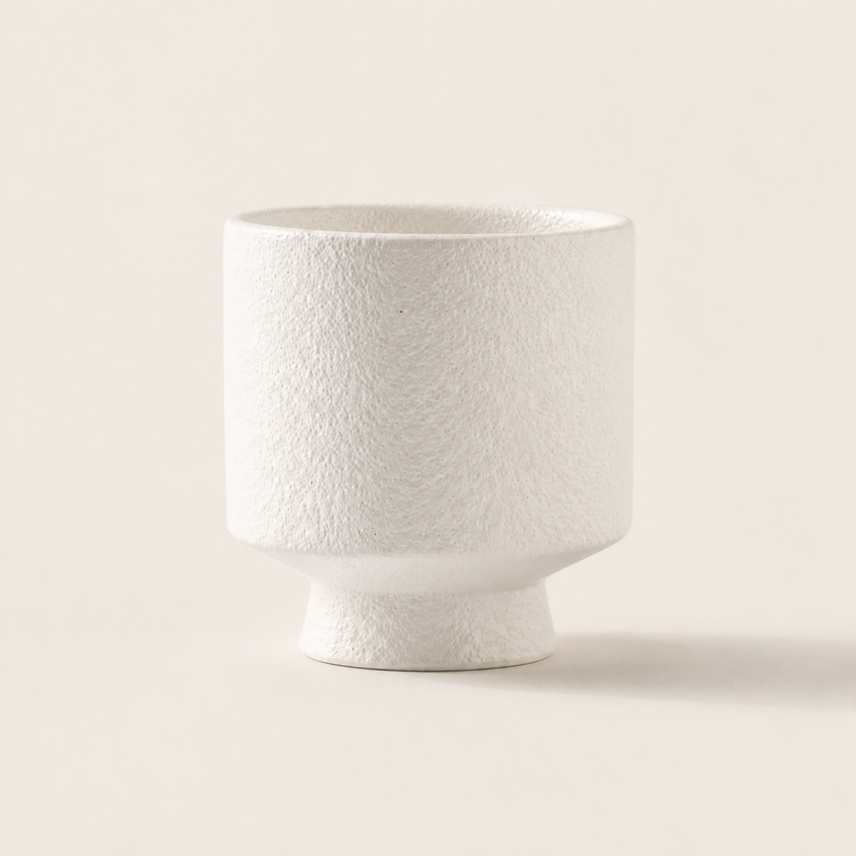 OrienX Tasse sur pied — Craie — vue à hauteur de la pièce