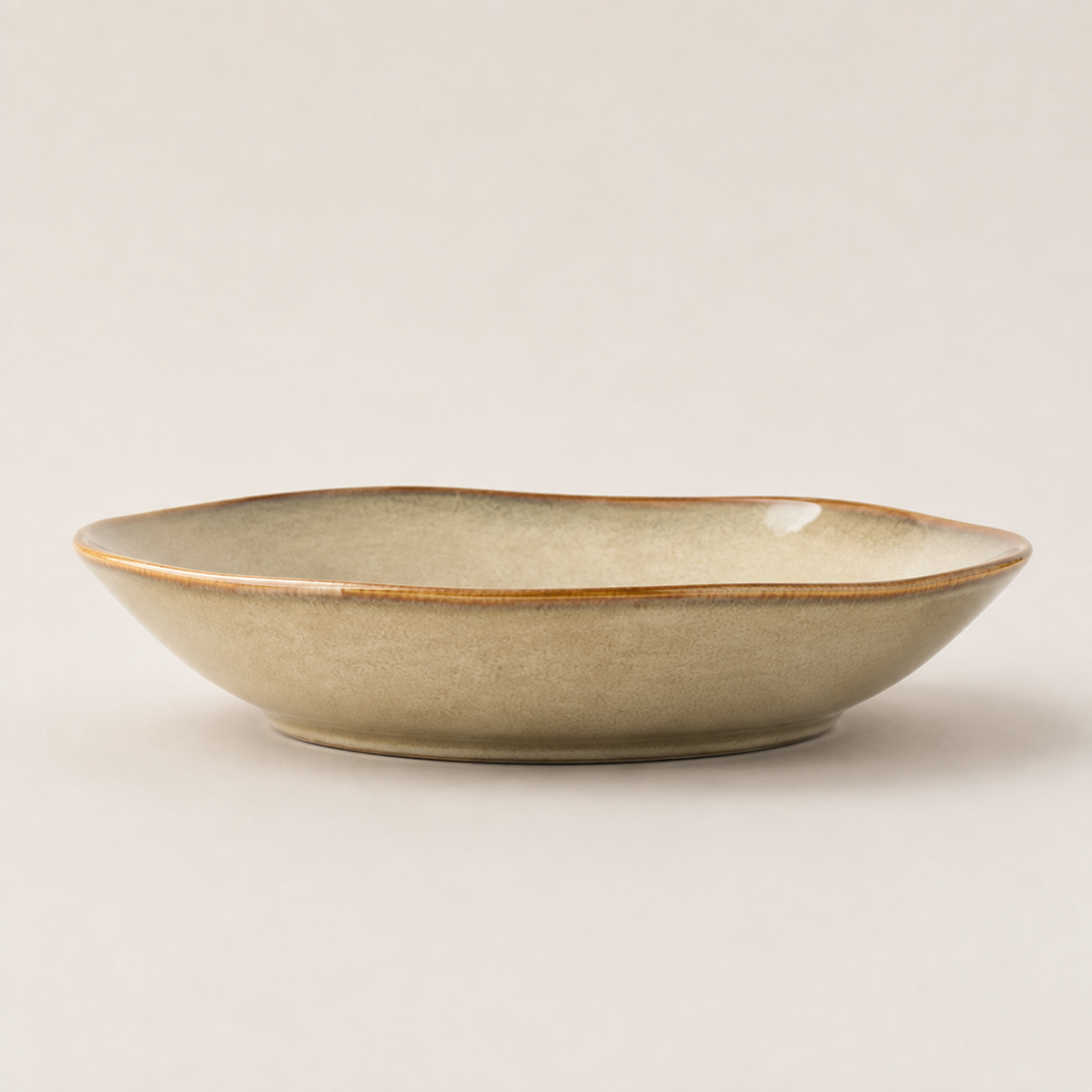 OrienX Assiette creuse à bord ondulé — Yunhuang — vue de profil montrant la profondeur et le pied de 14 cm