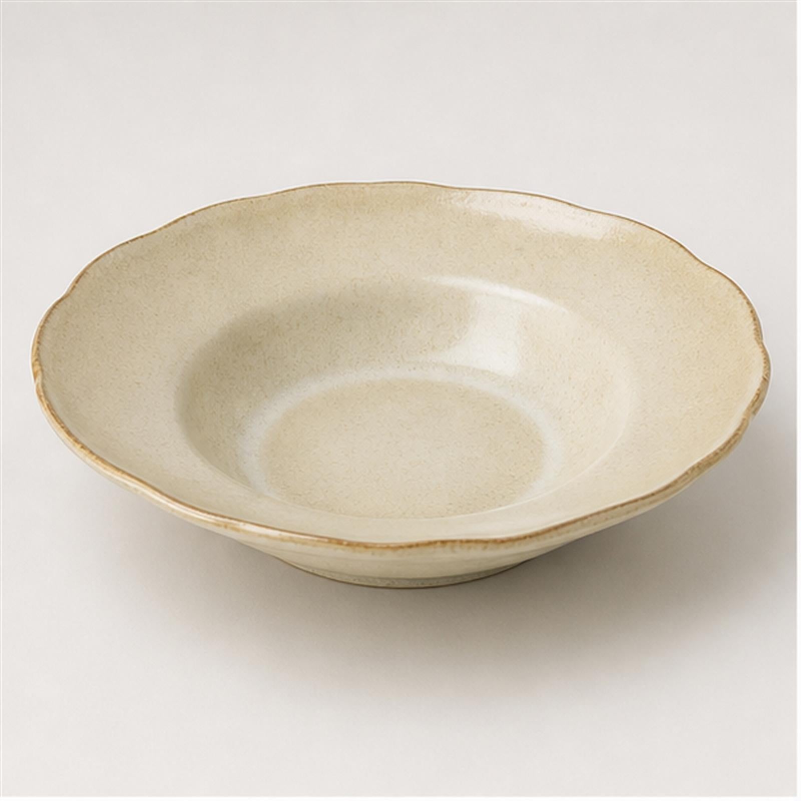 Assiette creuse bord feuille 22,8 cm — Yunhuang, vue trois-quarts